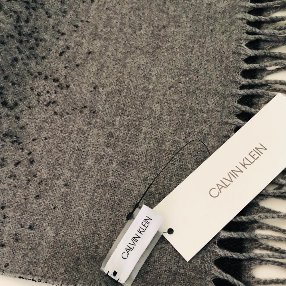 CALVIN KLEIN Ombre' Woven Muffler Scarf with 3 1/2" Fringe NWT - Picture 6 of 7
